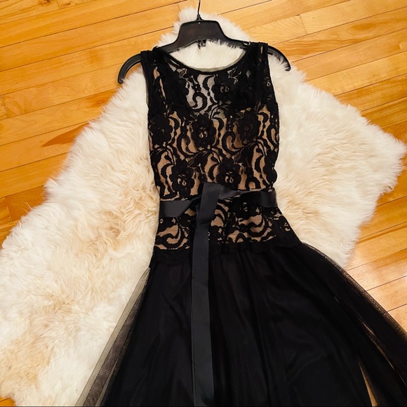 NEW Stunning Black Lace Dress - Picture 4 of 15